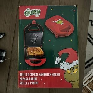 Grinch sandwich maker